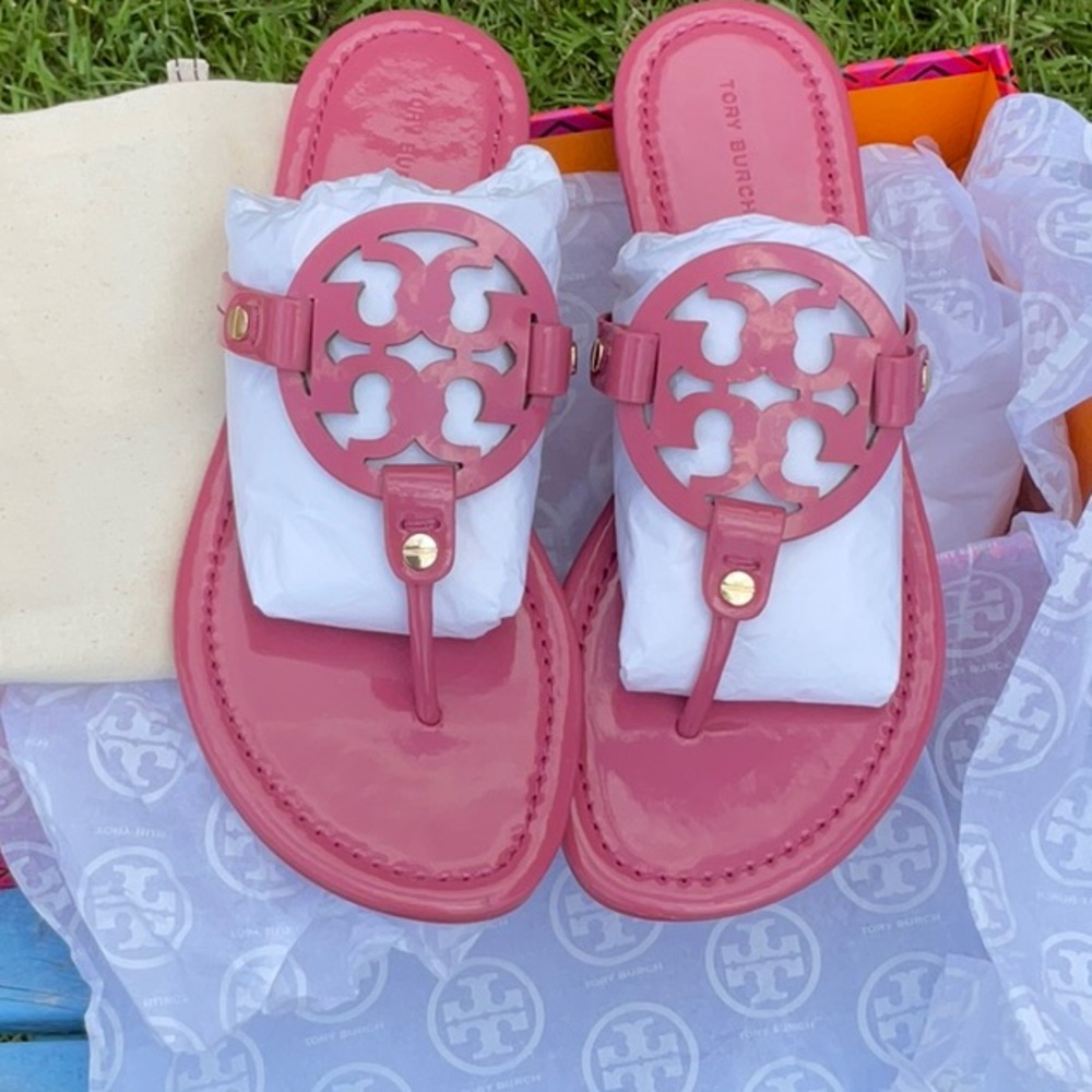 NIB Tory Burch Washed Berry Patent Leather Miller Sandals 7.5 MSRP $198